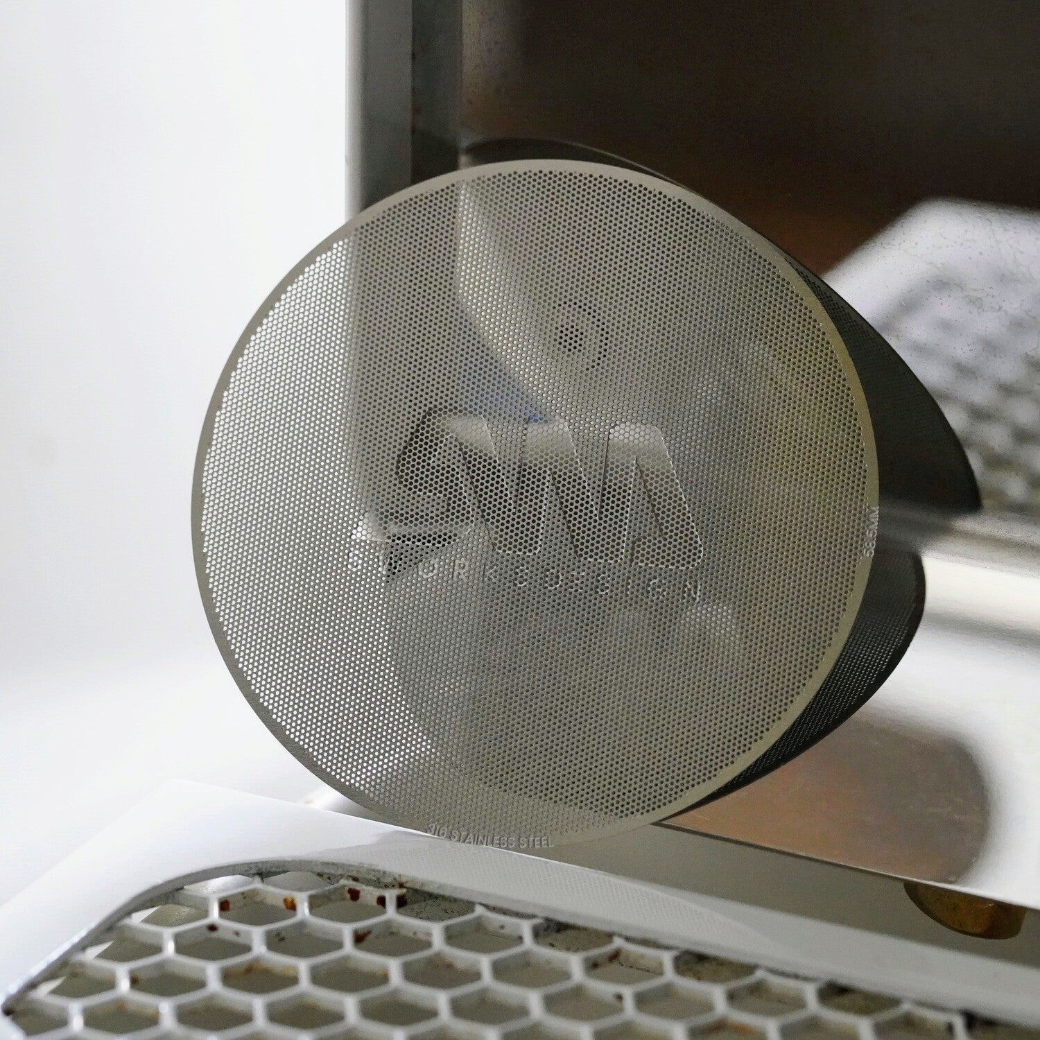 Sworksdesign Puck Disc Screen