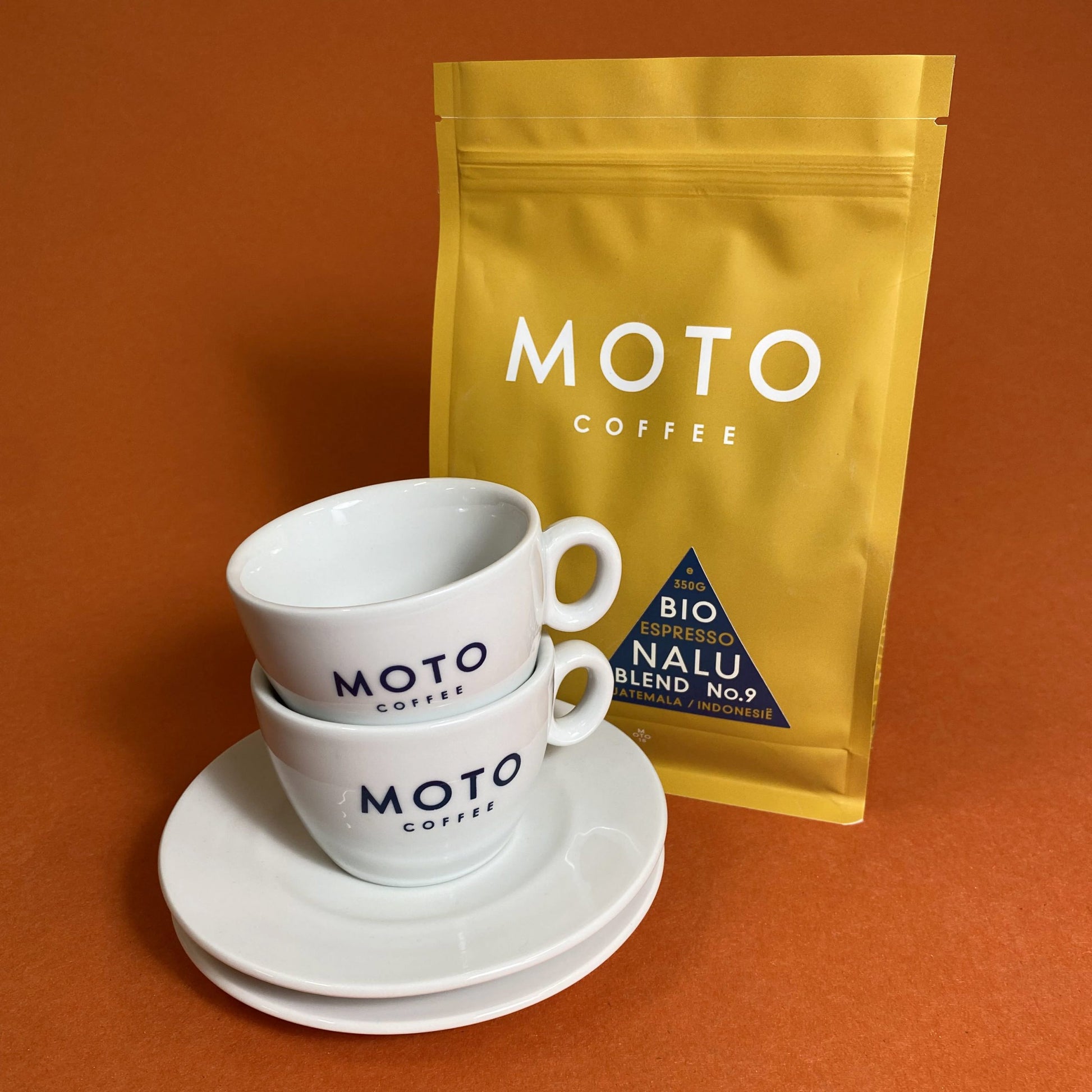 2 cappuccino koppen  + 1 x 350g koffie naar keuze