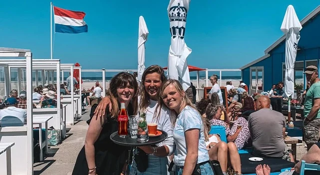 We are super excited to announce that you can now enjoy our coffee on the beautiful Dutch island Terschelling ☕️ 🌊 

Just in time for the @oerolterschelling festival (13-22 june) 🫶🏼

You’ll find Moto served at the @dezandzeebar 
The perfect spot for a good brew, the best view, and salty summer vibes. 

Go say hi, sip something good, and give the crew a big high five from us 👋🏼 🌞 

#motocoffeeshots #terschelling #zandzeebar #beachdays #surf #golfsurfen #organic #zand #terras #terrasweer #organiccoffee #wadden #biologischekoffie #eerlijkekoffie #oerol #horeca #horecaterschelling #koffie #cappuccino #espresso #goodconciousallorganic